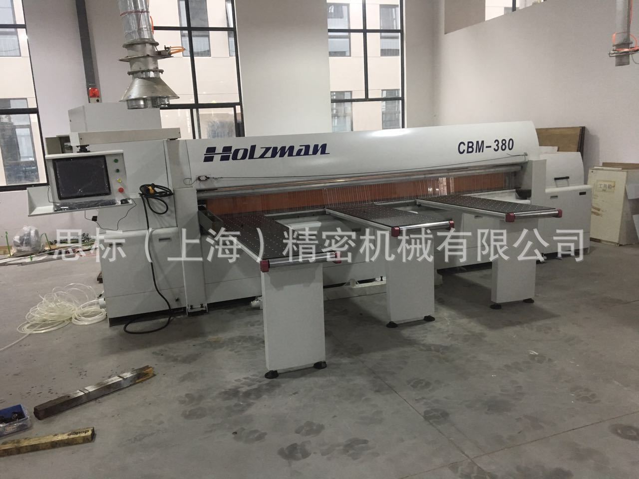 "供应2018新款自动上料木工全自动电子锯，数控电脑开料机"