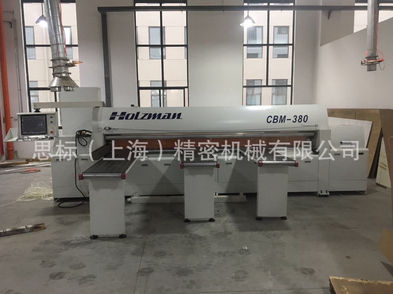 "供应2018新款自动上料木工全自动电子锯，数控电脑开料机"