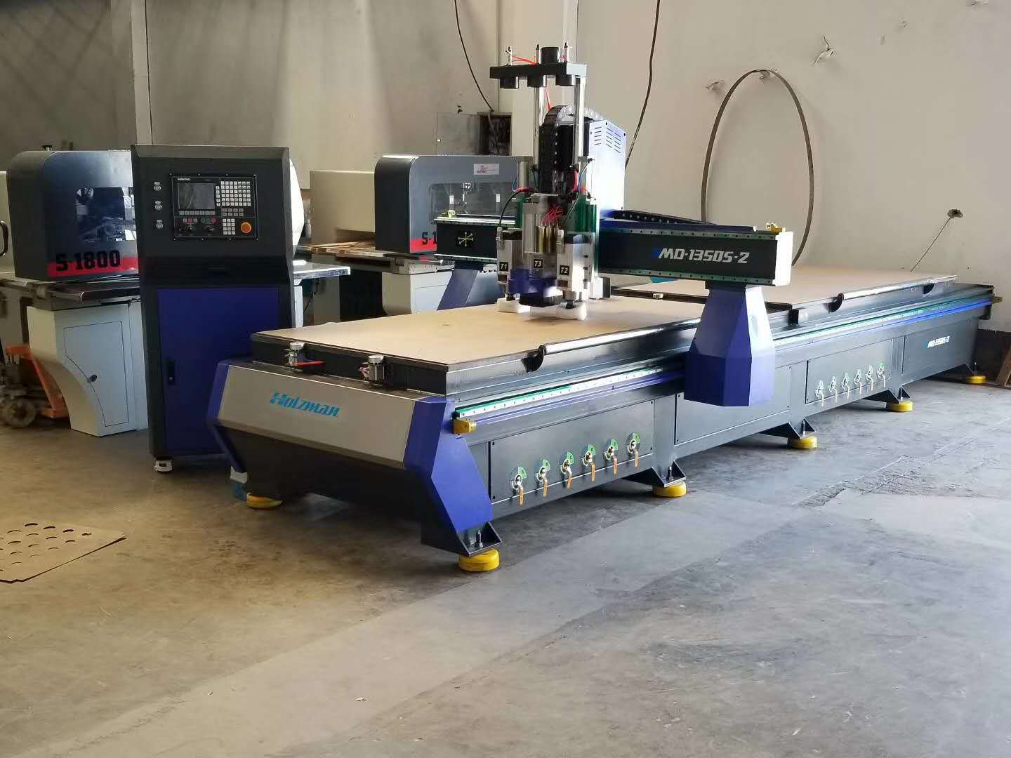 "亚克力展示道具数控加工中心，三工序多功能雕刻机现货"